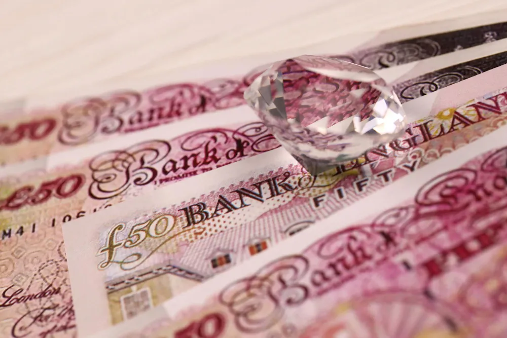 Diamond on fifty pound notes
